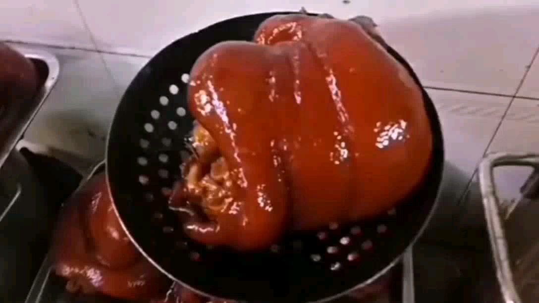 秘制卤猪脚,采用特色酱油和秘制配方卤制,不添加任何香精和色素